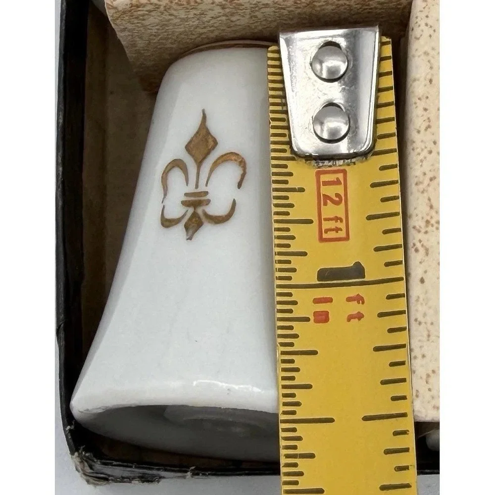 8 Single Salt & Pepper Shakers Set Japan Fleur-de-lis Gold Trim New Vintage NOS